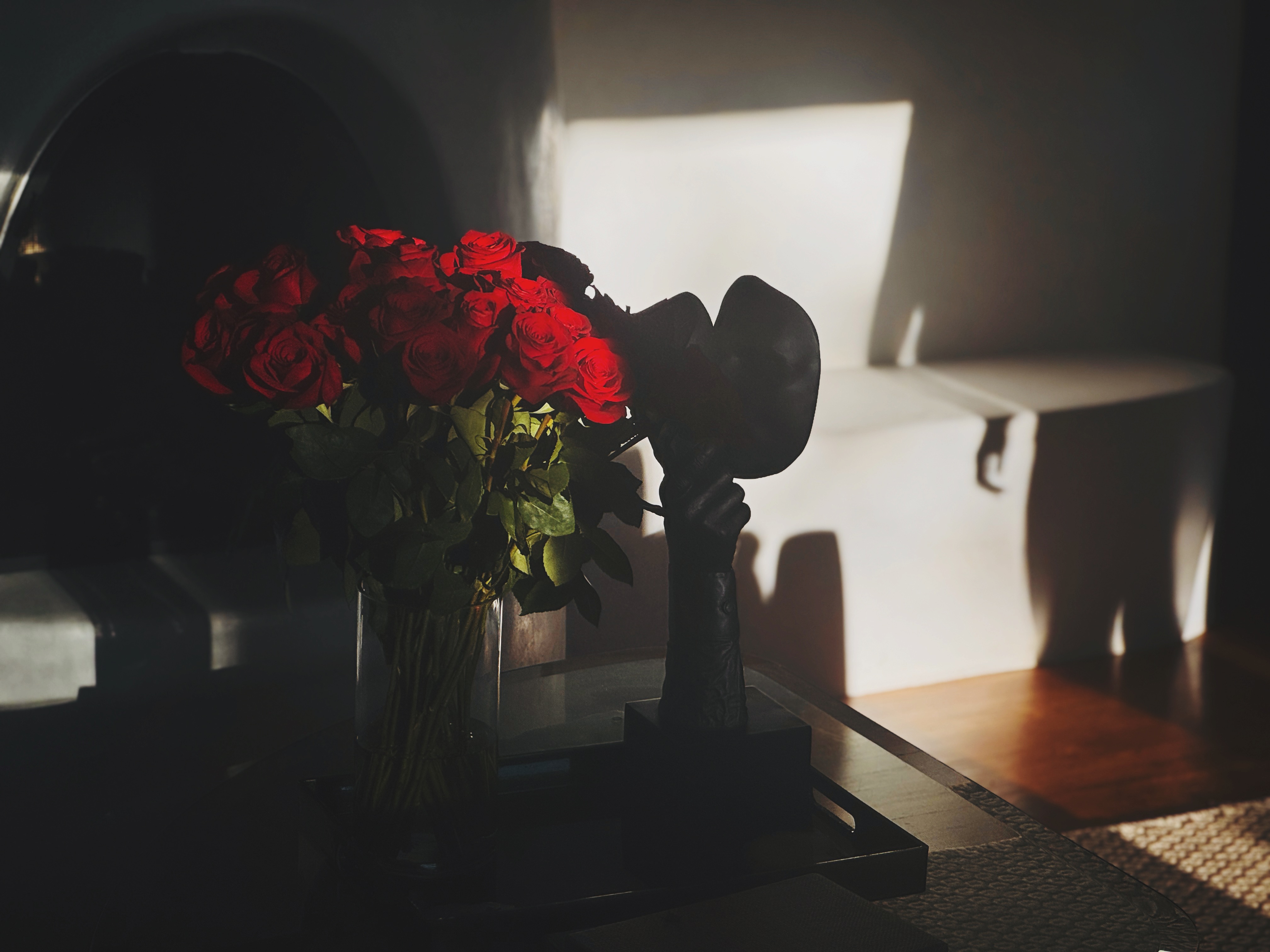 Red roses with cowboy hat sculpture